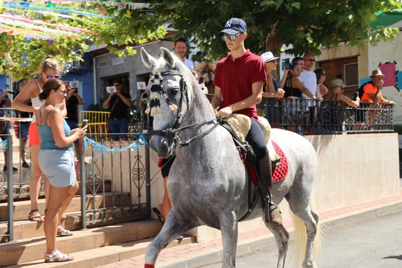 La presentació i l’entrada de la murta aporten l’ambient a l’arranc de les festes de Llíber La presentació i l’entrada de la murta aporten l’ambient a l’arranc de les festes de Llíber
